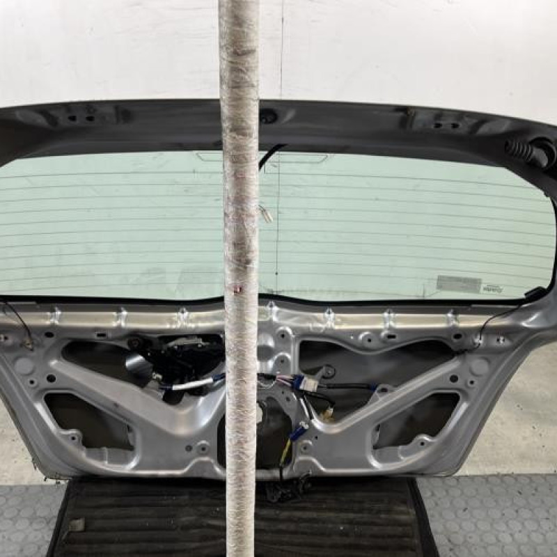 Malle/Hayon arriere TOYOTA YARIS 2 Photo n°10