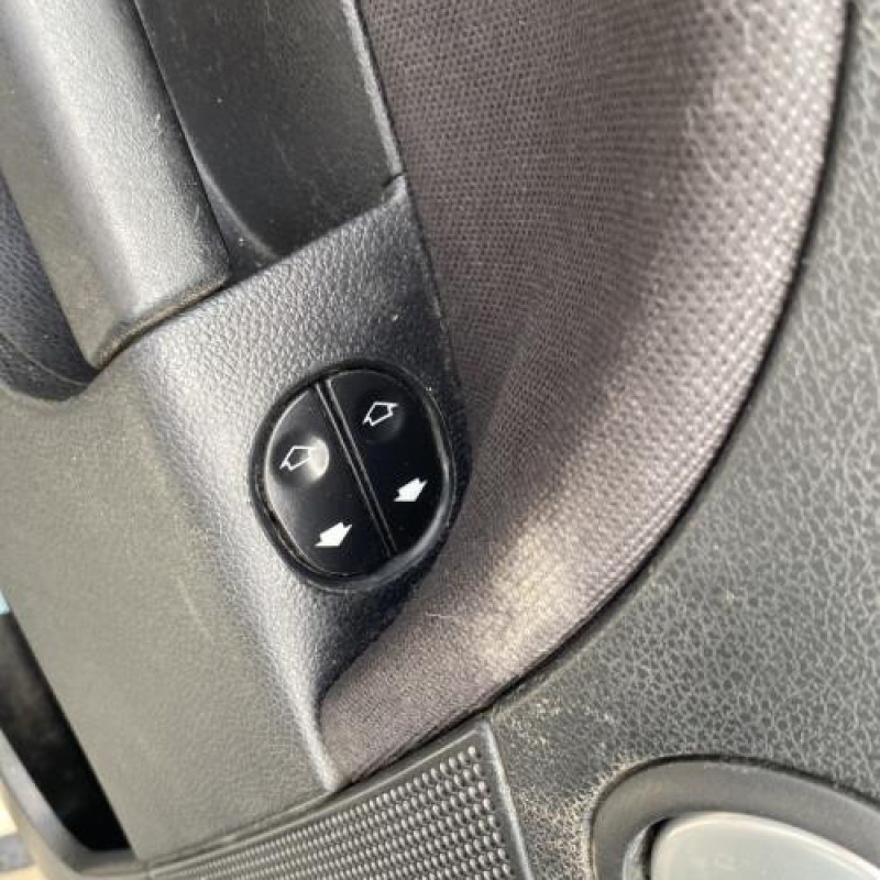 Serrure avant droit FORD FIESTA 5 Photo n°14