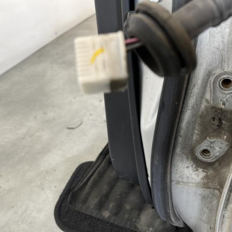Porte arriere gauche TOYOTA YARIS 2 Photo n°7