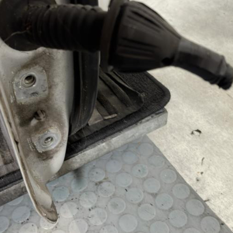 Porte avant droit TOYOTA YARIS 2 Photo n°8