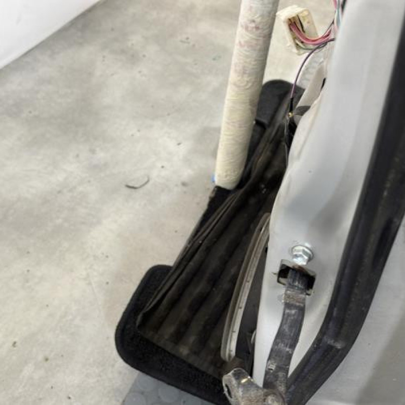 Porte avant gauche TOYOTA YARIS 2 Photo n°4