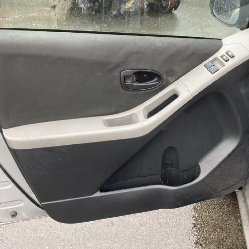 Porte avant gauche TOYOTA YARIS 2 Photo n°16