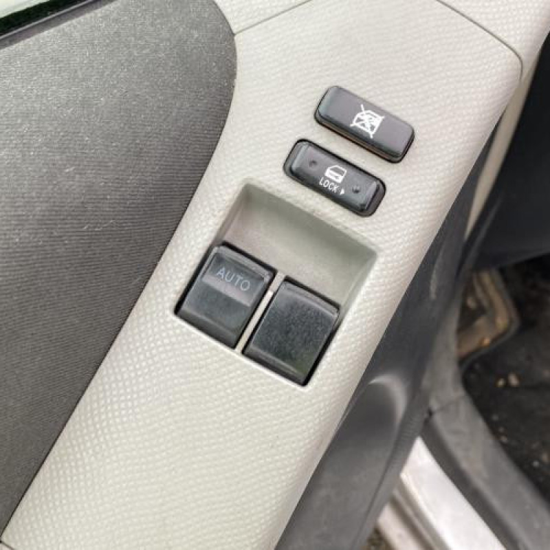 Porte avant gauche TOYOTA YARIS 2 Photo n°17