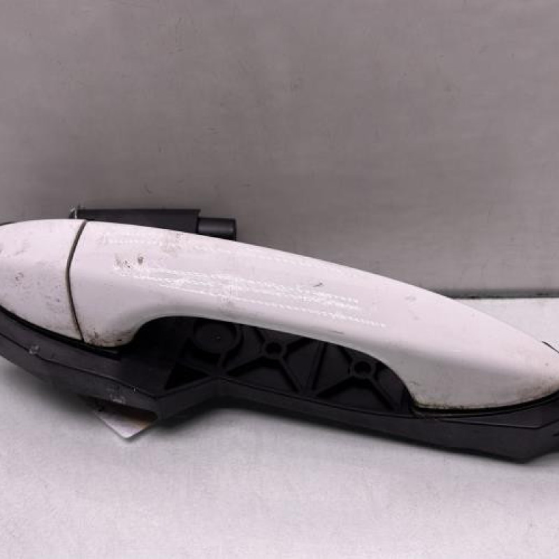 Poignee porte arriere droit HYUNDAI I 20 2 Photo n°1