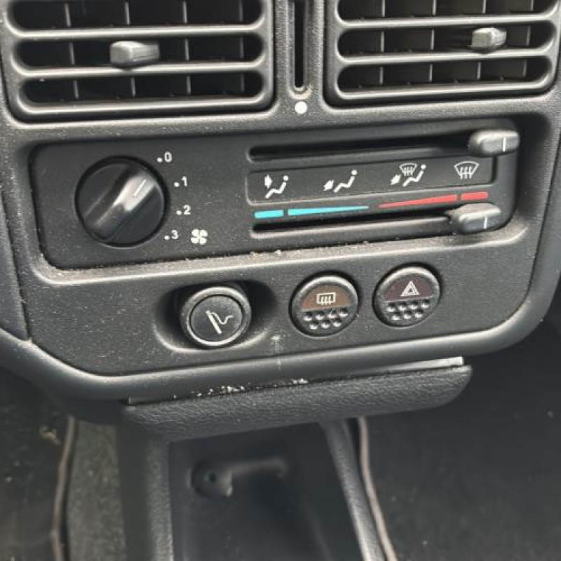 Poignee porte arriere gauche PEUGEOT 106 Photo n°20