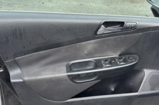 Poignee porte avant droit VOLKSWAGEN PASSAT 5