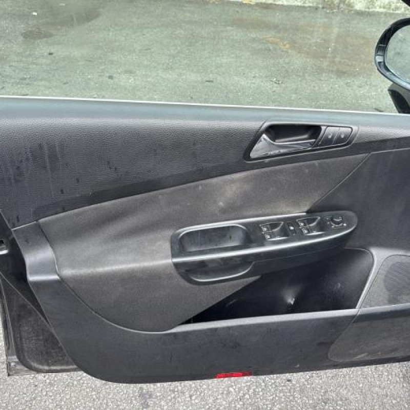 Poignee porte avant droit VOLKSWAGEN PASSAT 5 Photo n°15