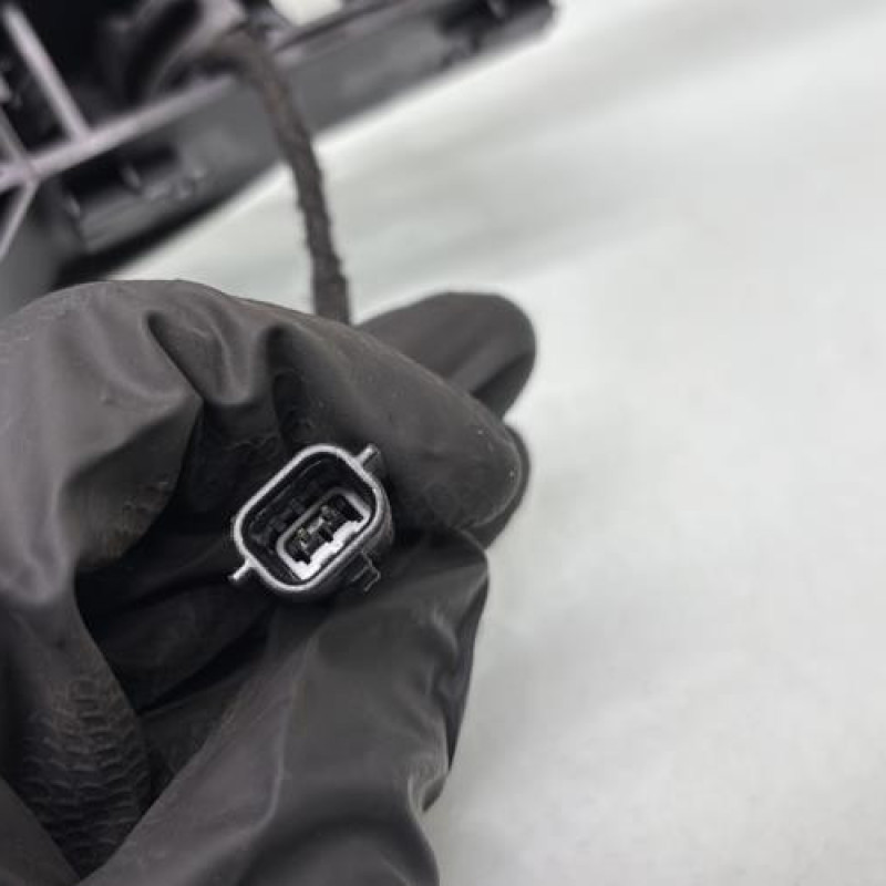 Poignee porte arriere gauche RENAULT MEGANE 4 Photo n°4