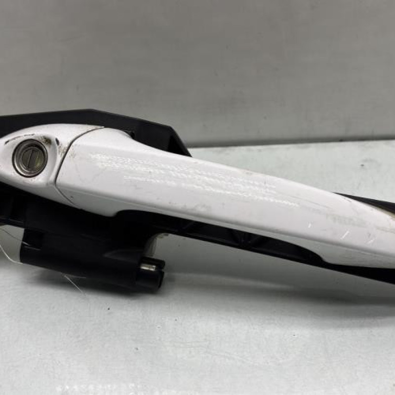 Poignee porte avant gauche HYUNDAI I 20 2 Photo n°1