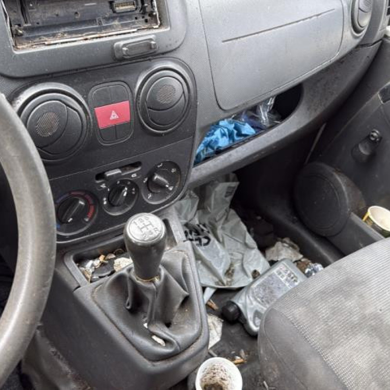 Poignee porte coffre gauche PEUGEOT BIPPER Photo n°20