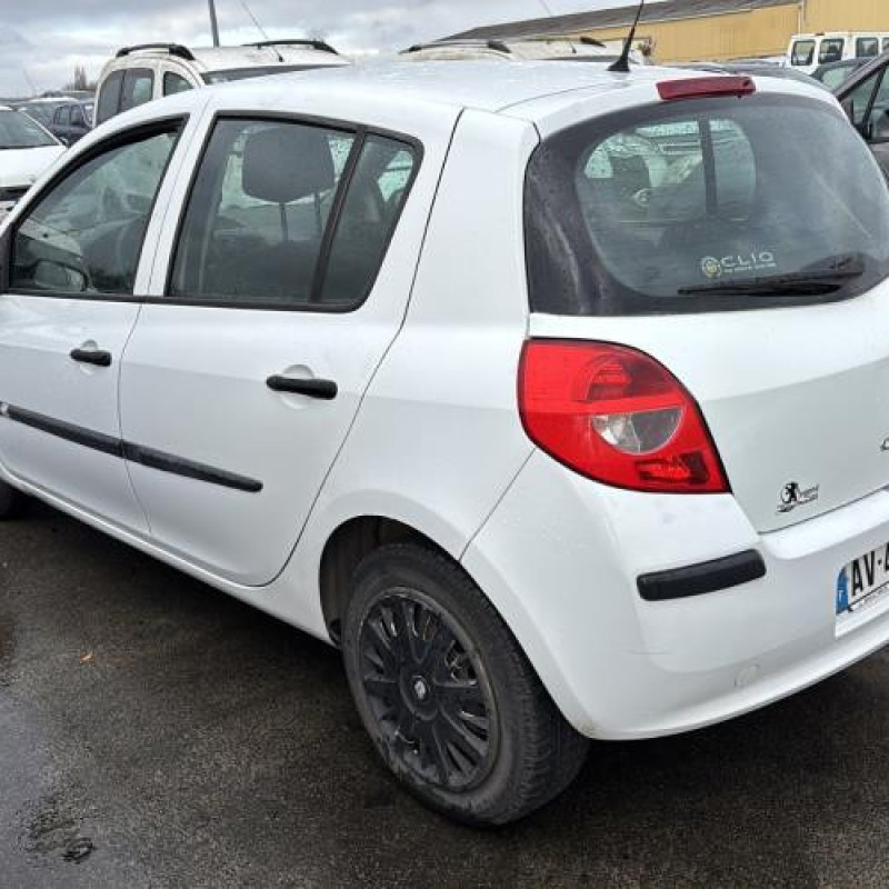 Aile avant gauche RENAULT CLIO 3 Photo n°8