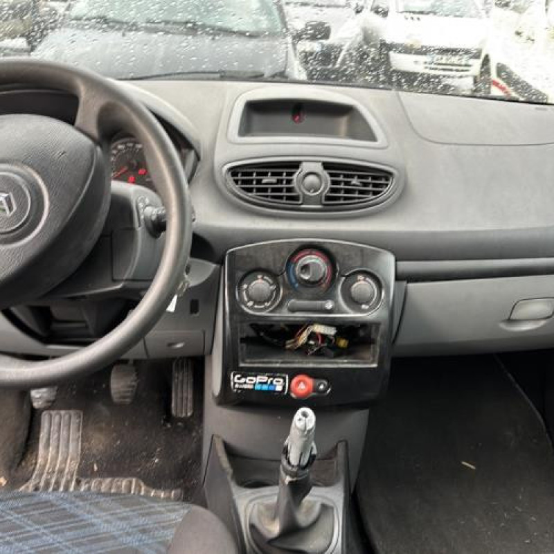 Aile avant gauche RENAULT CLIO 3 Photo n°16
