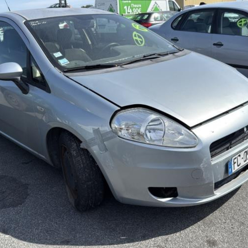 Arret de porte avant gauche FIAT GRANDE PUNTO Photo n°5