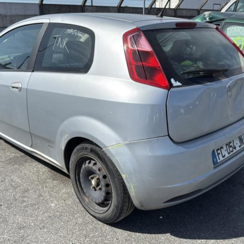 Arret de porte avant gauche FIAT GRANDE PUNTO Photo n°7