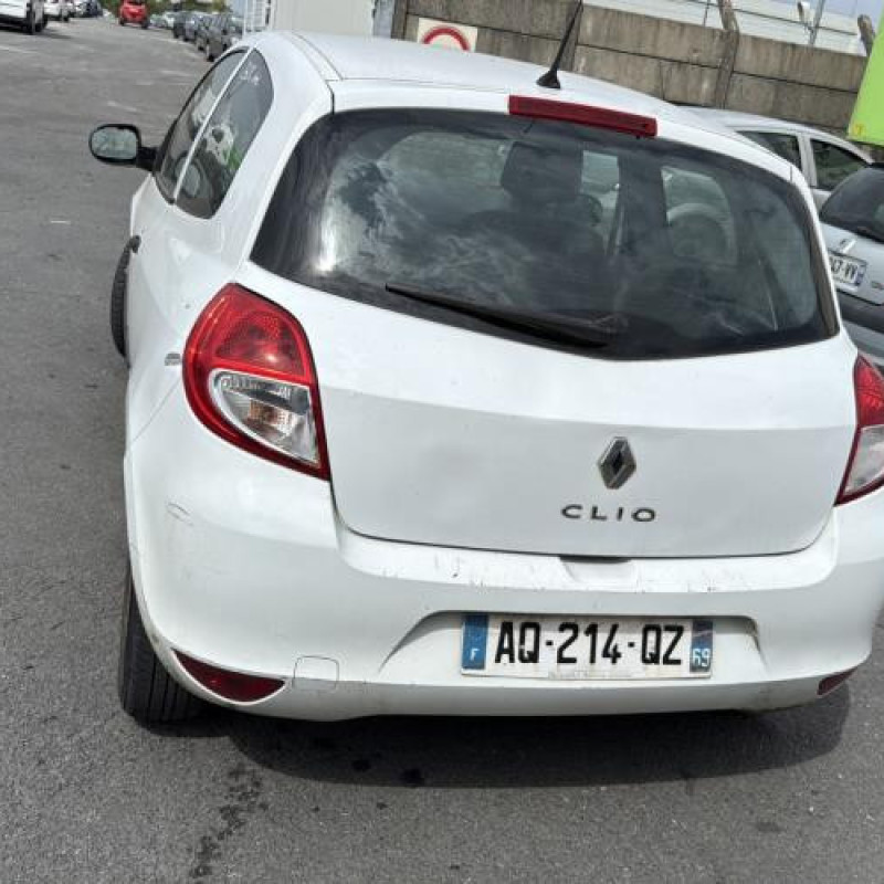 Aile avant droit RENAULT CLIO 3 Photo n°9