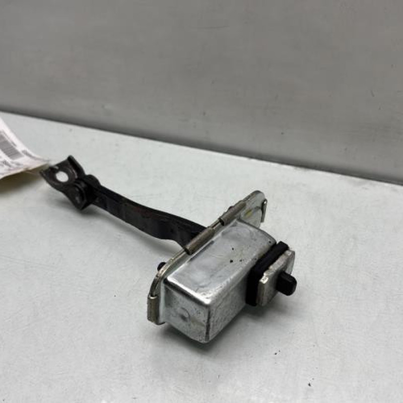 Arret de porte avant gauche HYUNDAI I 20 2 Photo n°3