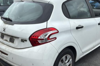 Anti brouillard arriere PEUGEOT 208 1