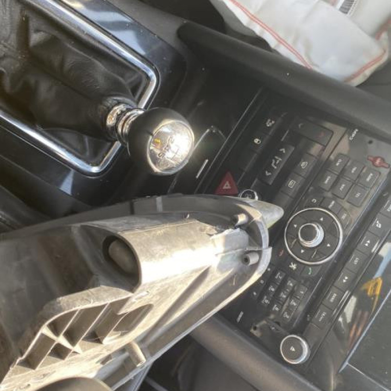 Arret de porte avant droit PEUGEOT 407 Photo n°18