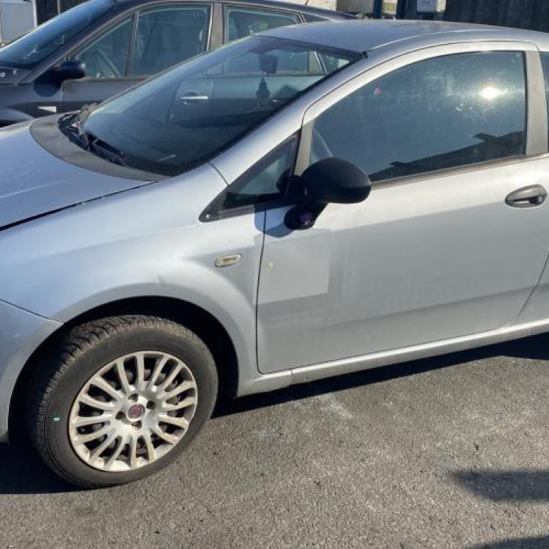 Reservoir essence FIAT GRANDE PUNTO Photo n°8