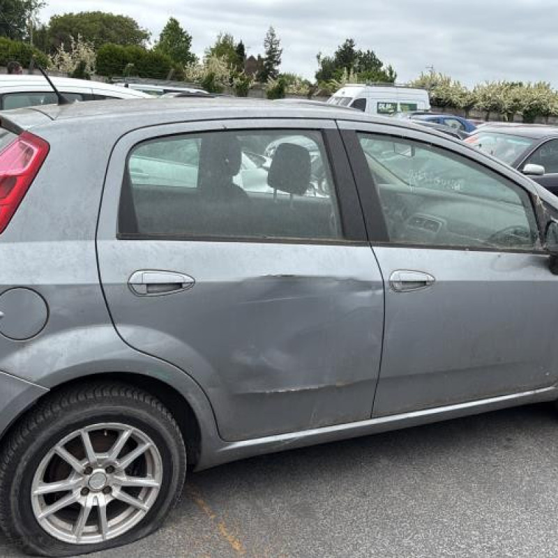 Reservoir essence FIAT GRANDE PUNTO Photo n°7