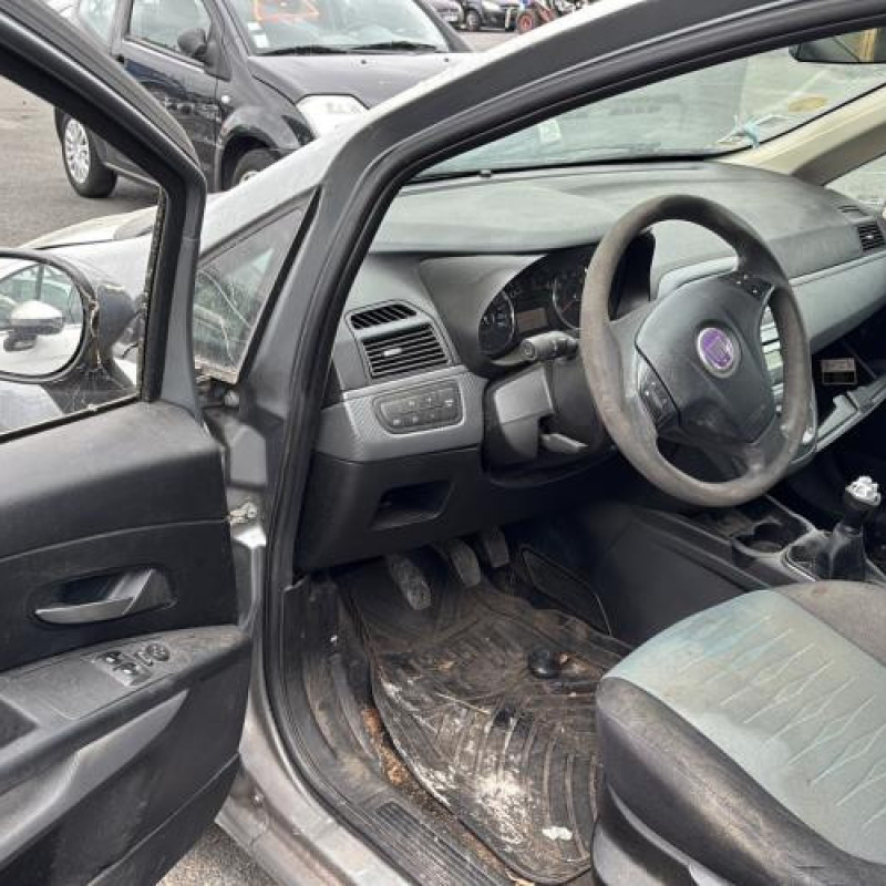 Reservoir essence FIAT GRANDE PUNTO Photo n°9