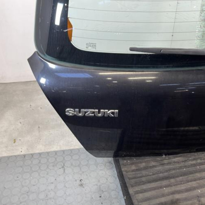 Malle/Hayon arriere SUZUKI SWIFT 3 Photo n°5