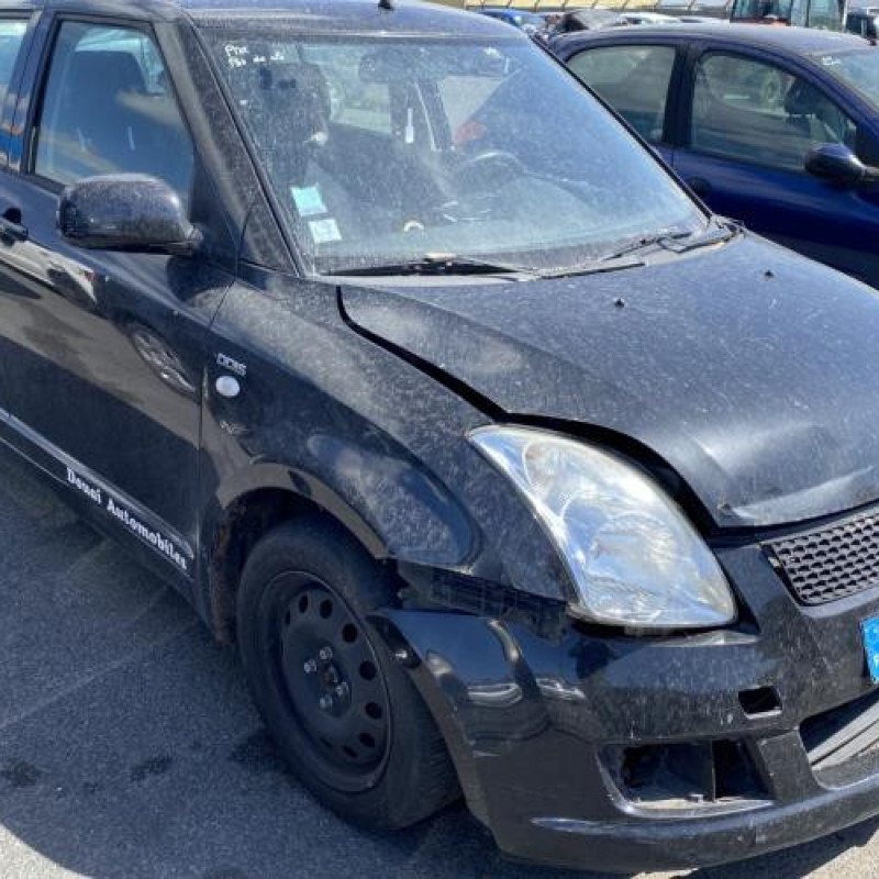 Malle/Hayon arriere SUZUKI SWIFT 3 Photo n°13
