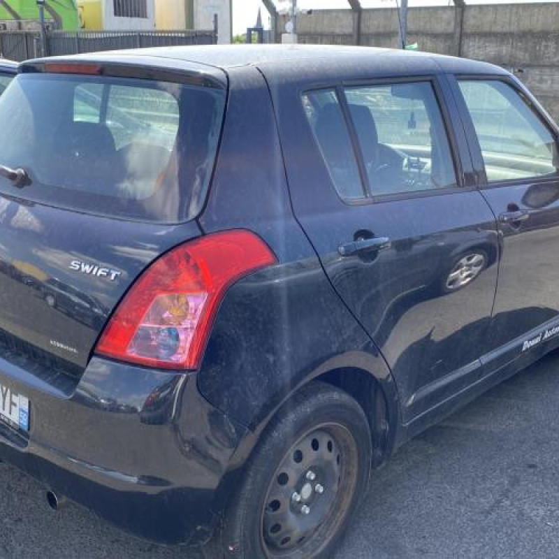 Malle/Hayon arriere SUZUKI SWIFT 3 Photo n°14