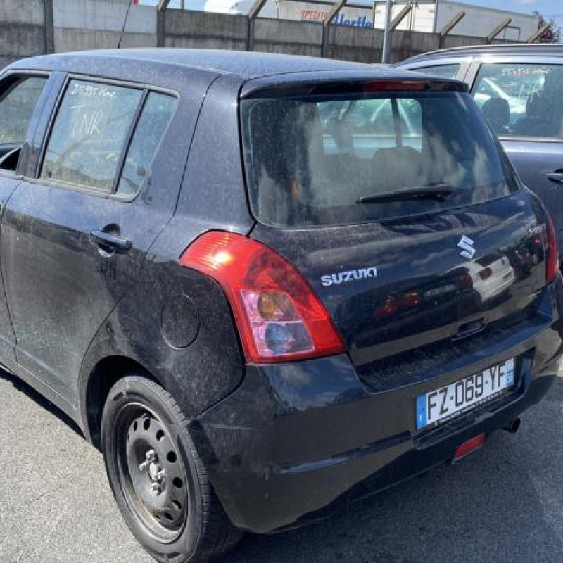 Malle/Hayon arriere SUZUKI SWIFT 3 Photo n°15