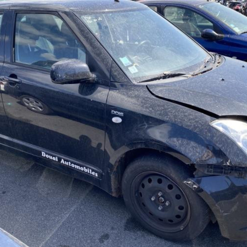 Malle/Hayon arriere SUZUKI SWIFT 3 Photo n°18