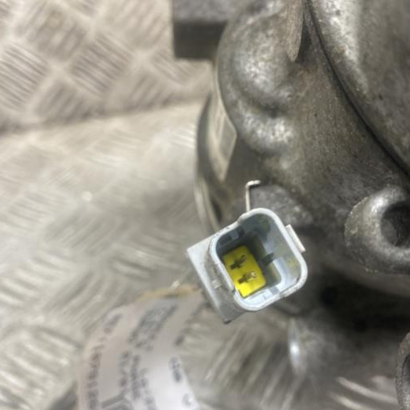 Compresseur clim RENAULT CLIO 3 Photo n°3