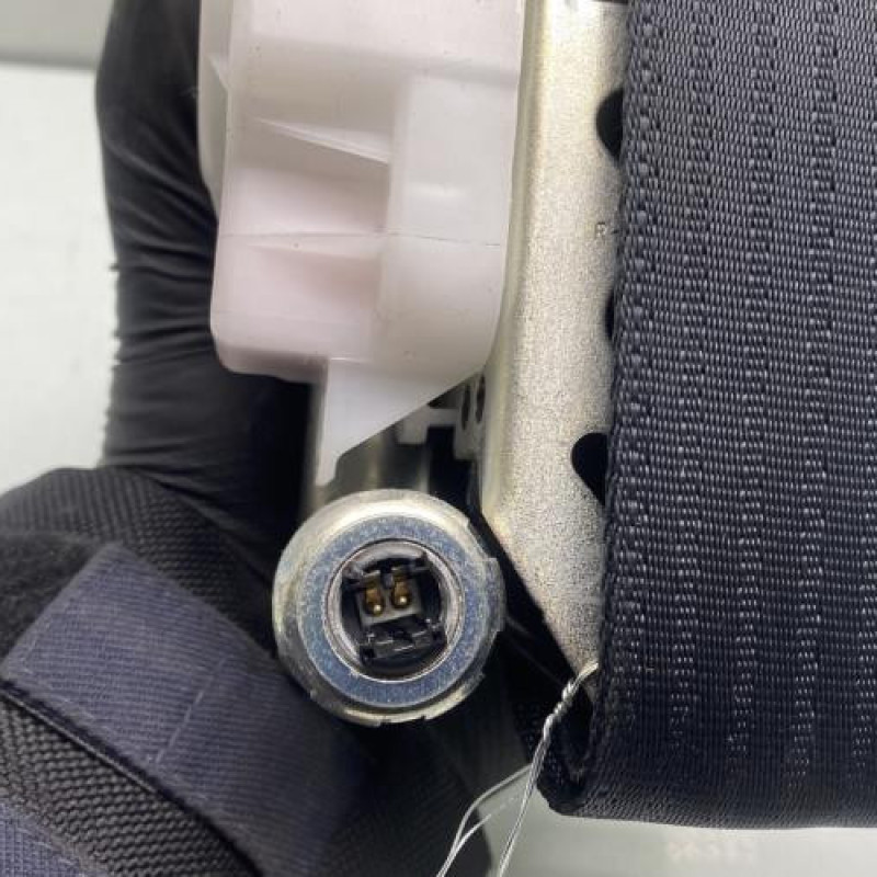 Pretensionneur de ceinture avant droit TOYOTA AVENSIS 3 Photo n°4