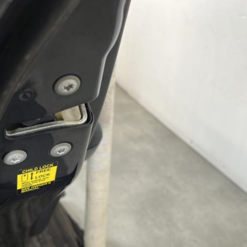 Porte arriere gauche SUZUKI SWIFT 3 Photo n°3