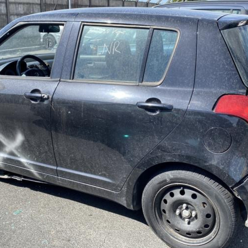 Porte avant droit SUZUKI SWIFT 3 Photo n°13