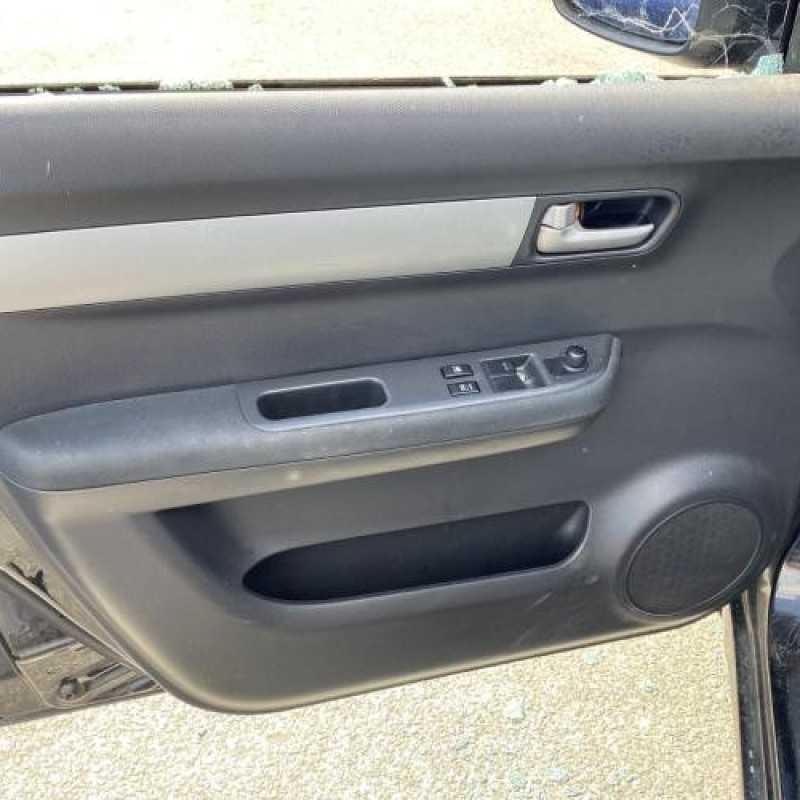 Porte avant droit SUZUKI SWIFT 3 Photo n°16