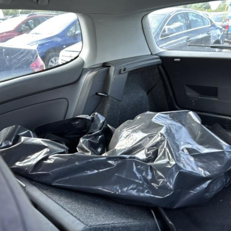 Trappe d'essence VOLKSWAGEN GOLF 5 Photo n°9