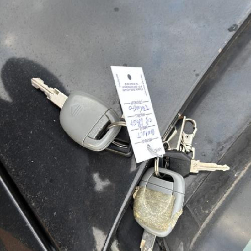 Vitre avant gauche RENAULT TWINGO 1 Photo n°9
