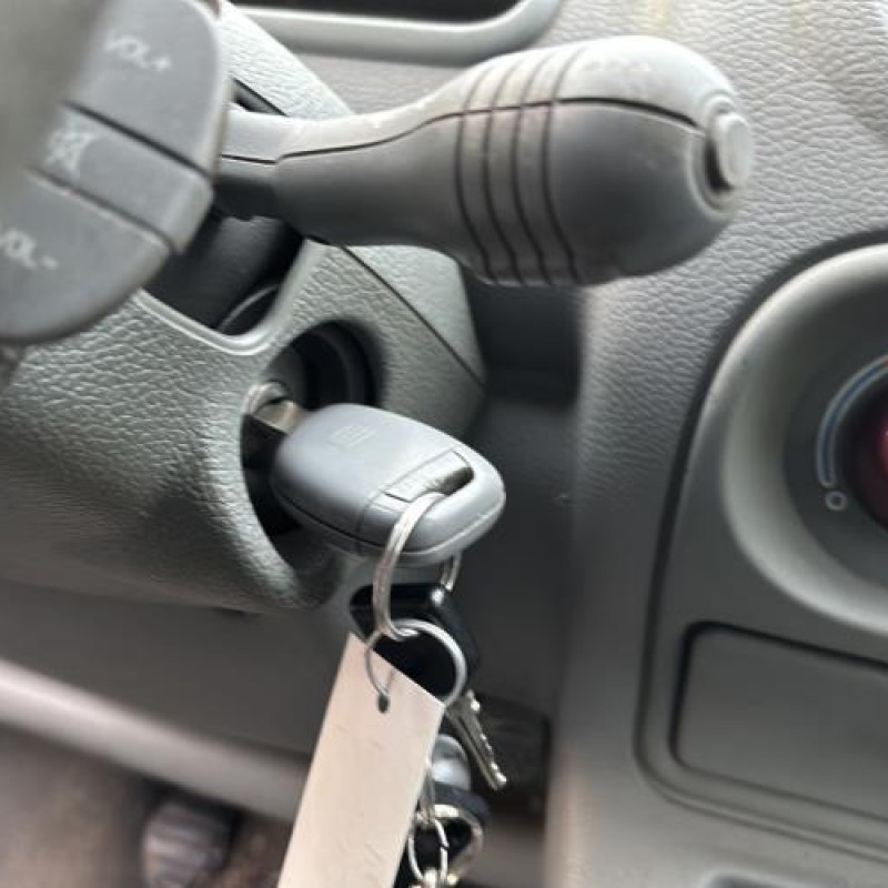 Vitre avant gauche RENAULT TWINGO 1 Photo n°14
