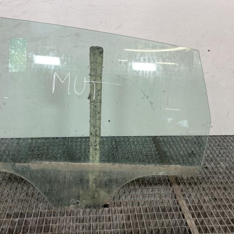 Vitre arriere gauche VOLKSWAGEN POLO 4 Photo n°1