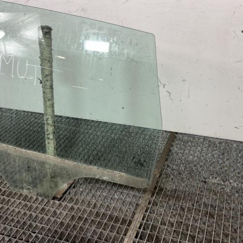 Vitre arriere gauche VOLKSWAGEN POLO 4 Photo n°2