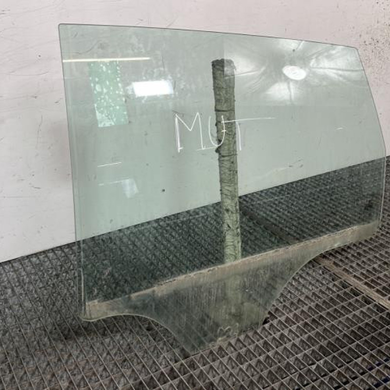 Vitre arriere gauche VOLKSWAGEN POLO 4 Photo n°3