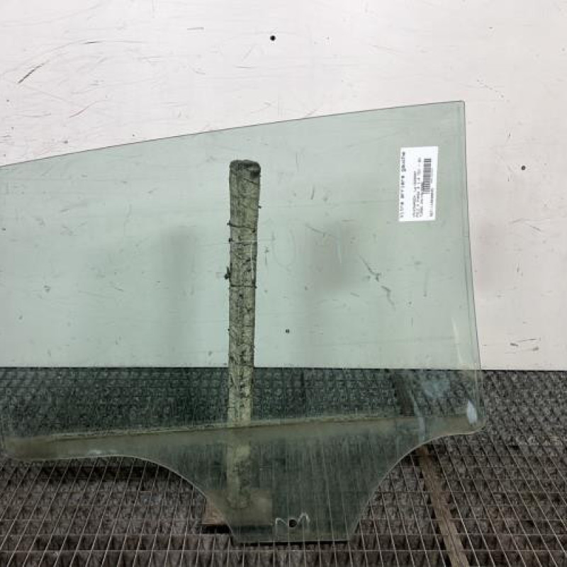 Vitre arriere gauche VOLKSWAGEN POLO 4 Photo n°4