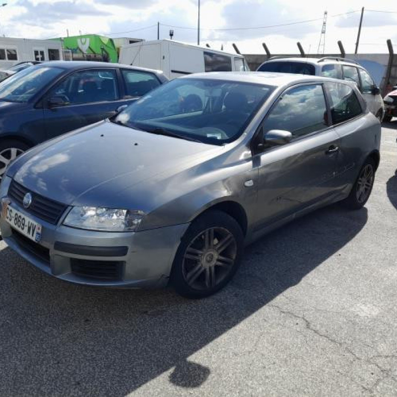 Vitre avant gauche FIAT STILO Photo n°8