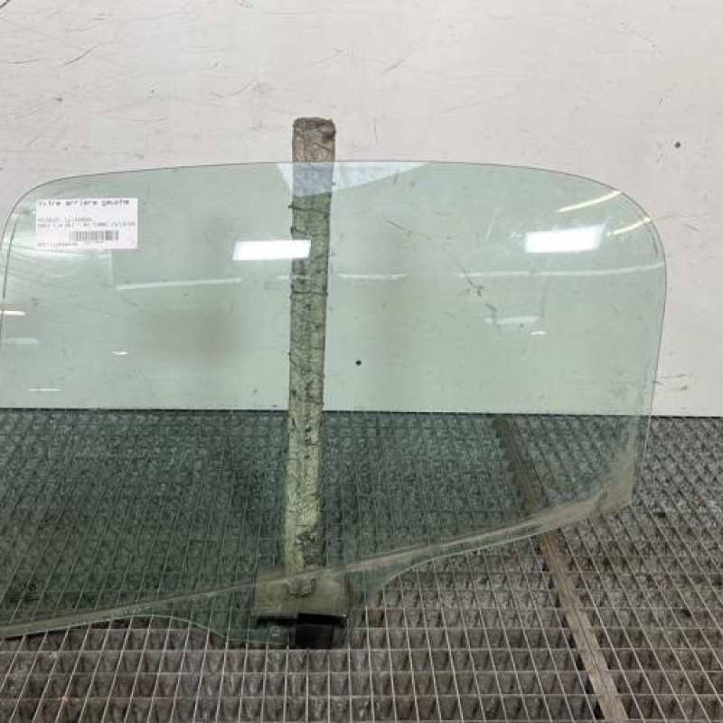 Vitre arriere gauche PEUGEOT 206+ Photo n°1