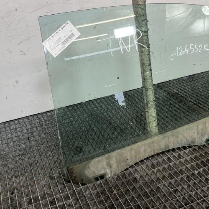 Vitre arriere gauche FORD FOCUS 2 Photo n°2