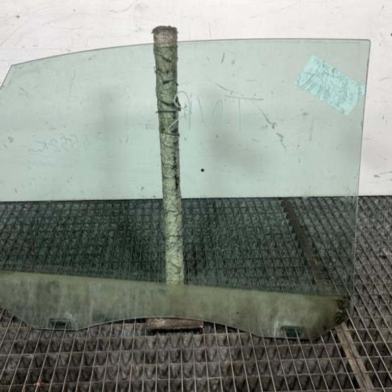 Vitre arriere gauche FORD FOCUS 2 Photo n°4