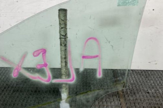 Vitre avant droit PEUGEOT 2008 1