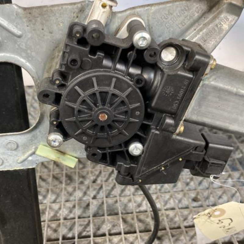 Leve vitre electrique avant droit AUDI A3 1 Photo n°3