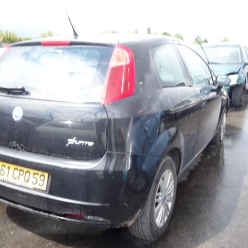 Custode arriere droit FIAT GRANDE PUNTO Photo n°7