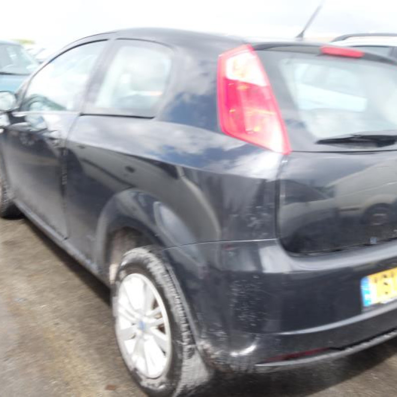 Custode arriere droit FIAT GRANDE PUNTO Photo n°8
